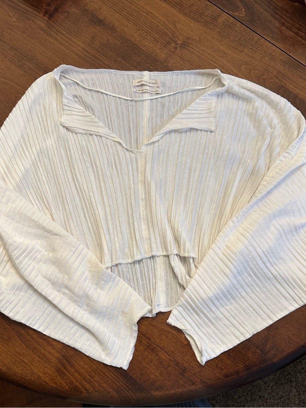 UO - Lightweight White Ribbed V-Neck Women's Top
